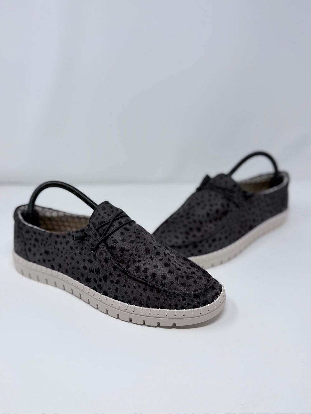 Danna Raye Jude Grey Cheetah Casual Loafers Women’s Size 11